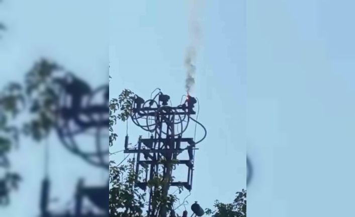 Siirt’te arıza nedeni ile elektrik direğinde yangın çıktı