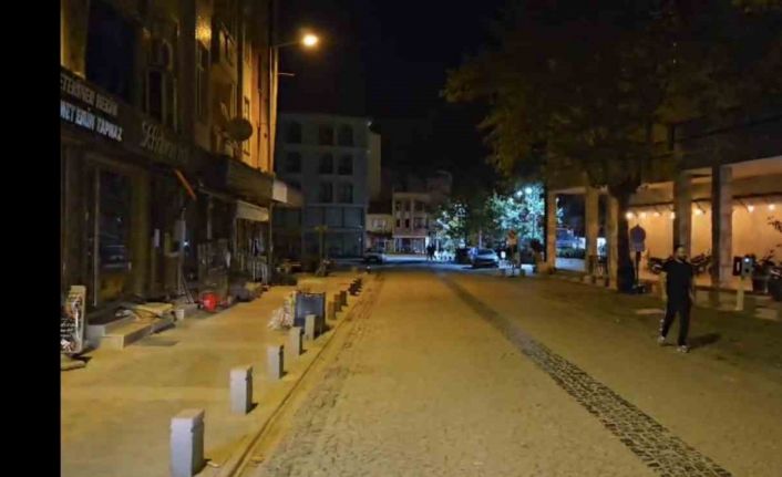 Sındırgı peş peşe depremlerle sarsıldı