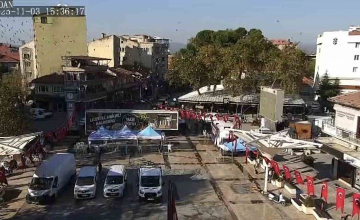 Sındırgı’da 4.9 büyüklüğündeki deprem anı kameralara