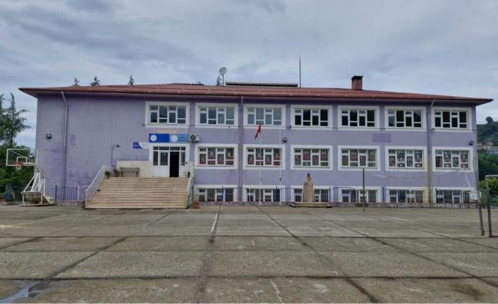 Sınıfta aniden rahatsızlanan 13 yaşındaki öğrenci hayatını kaybetti