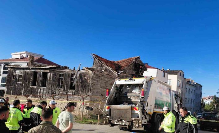 Sinop Belediyesi çöp kamyonu önünden geçen yaşlı kadını ezdi: Cinayet gibi kaza kameraya yansıdı