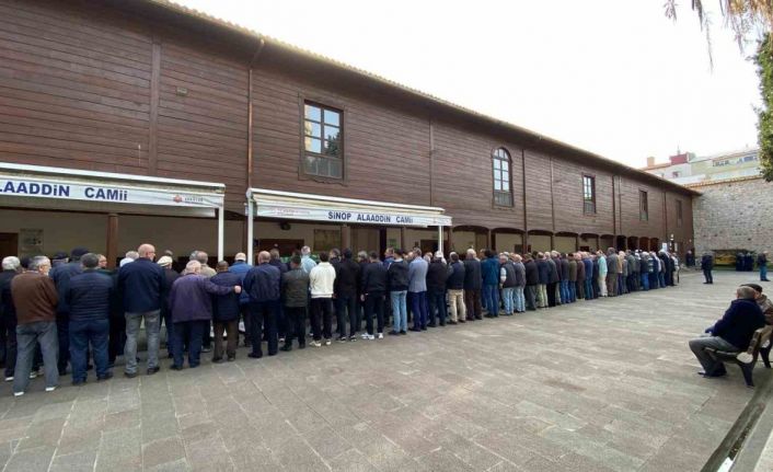 Sinop’ta çöp kamyonunun çarptığı kadın toprağa verildi