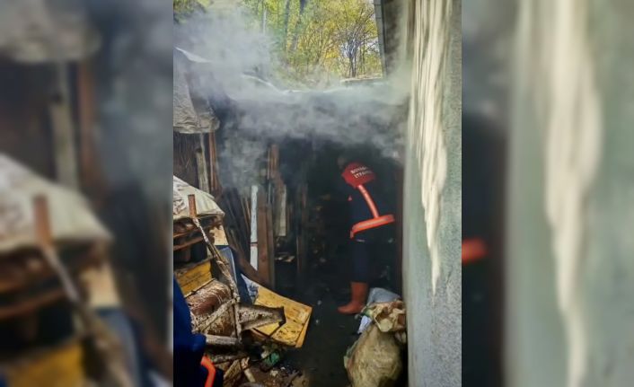 Sinop’ta odunlukta çıkan yangın korkuttu