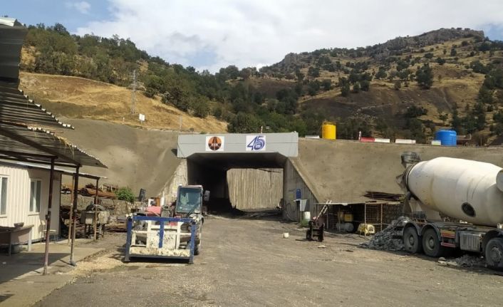 Şırnak-Van yolunda çalışmalar hızlandı