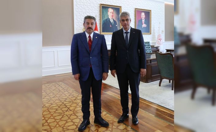 Şırnak’a tam donanımlı 11 ambulans tahsis edildi