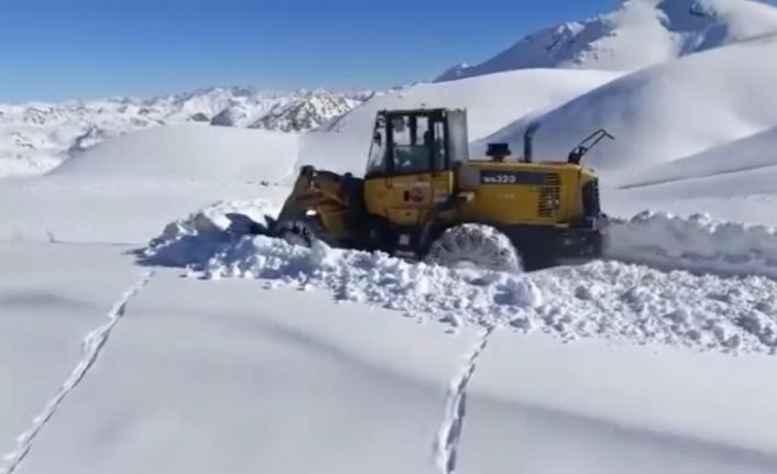 Şırnak’ta karla mücadele çalışmaları devam ediyor