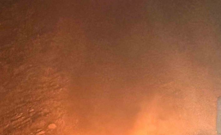Şırnak’ta seyir halindeki araç alev aldı