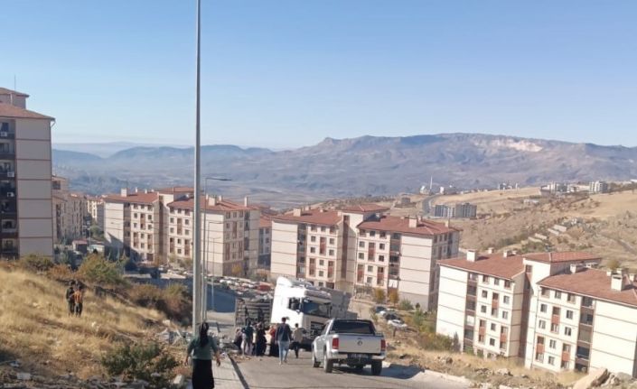 Şırnak’ta tır devrildi: 1 yaralı