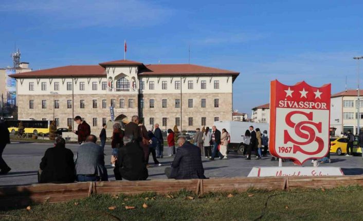 Sivassporlu futbolcu kaçtı, sosyal medya karıştı