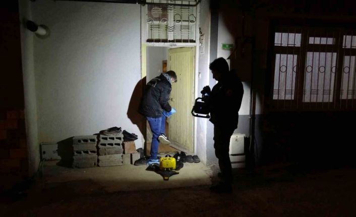 Sofra bezi silkelerken düşerek yaralanan ve kalbi duran kadın hayata döndürüldü