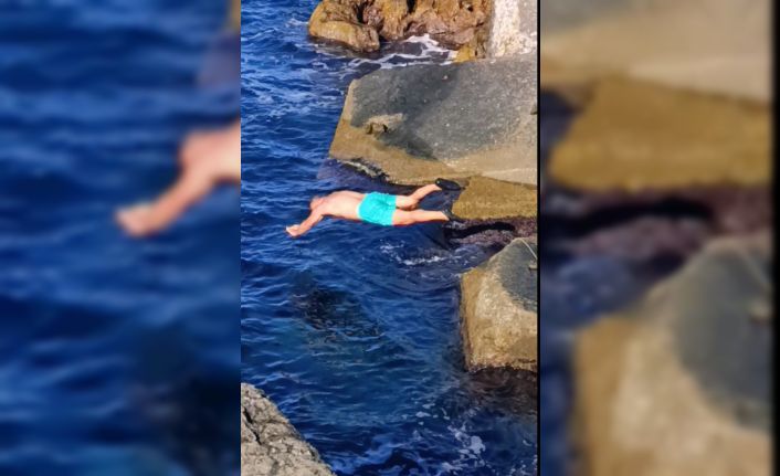 Soğuk havaya aldırış etmeden denize girdi