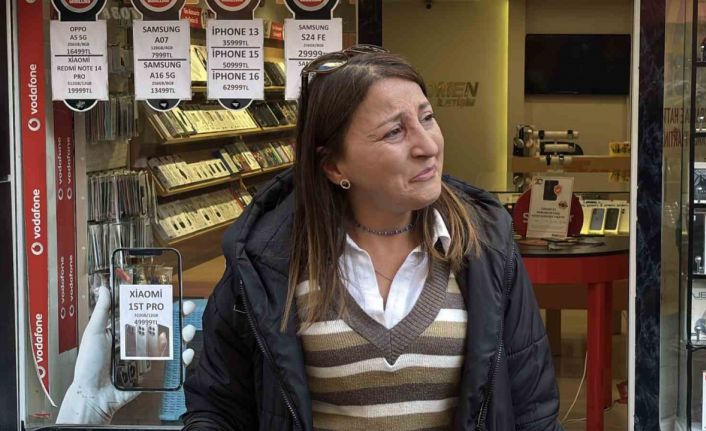 Sokağın maskotu "Waffle" ekipler tarafından barınağa götürülünce gözyaşı döktü