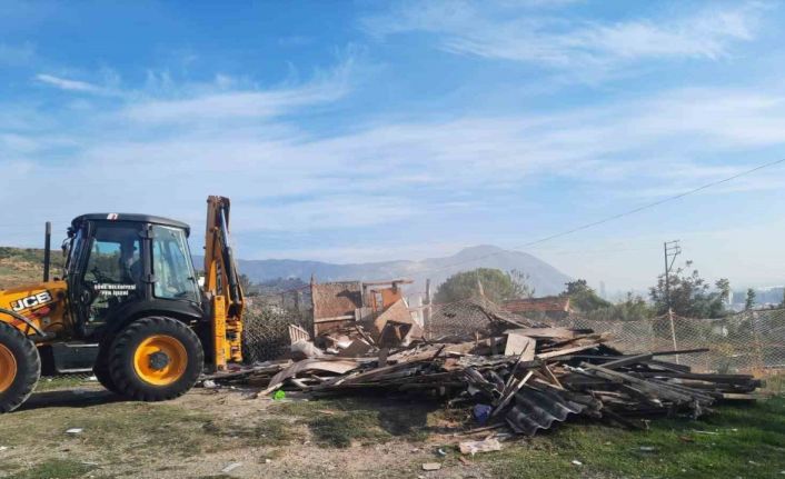 Söke Belediyesi’nden kaçak keçi ağıllarına müdahale