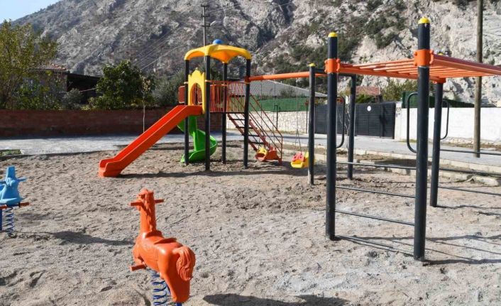 Söke Belediyesi’nden Sazlı Mahallesi’ne yeni Çocuk Oyun ve Dinlenme Alanı