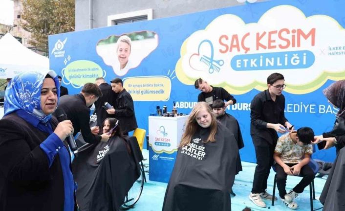 Sosyal medya fenomeni kardeşler engelli bireylerle Saç Kesim Etkinliği düzenledi