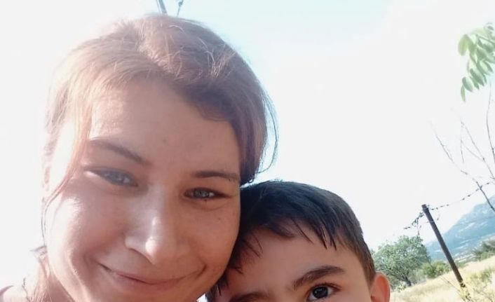 Süt toplama merkezine giden kadın kullandığı traktörün altında kaldı