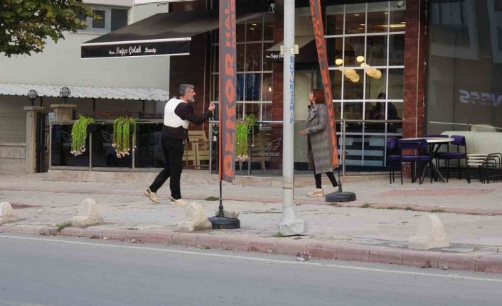 Tabancayla intihar girişiminde bulunan kadını polis son anda engelledi