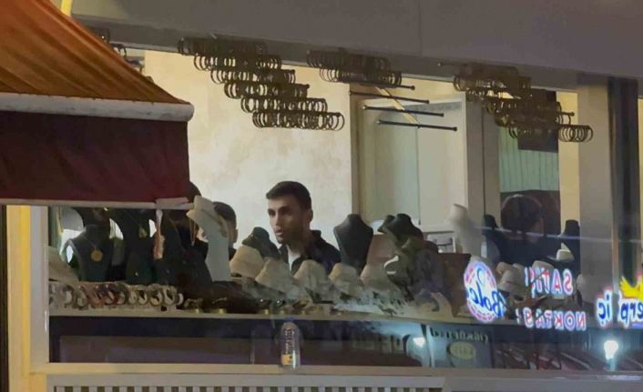 Tahliye edilen binada kuyumcu alarmı: Ziynet eşyalarını dakikalar içinde topladı