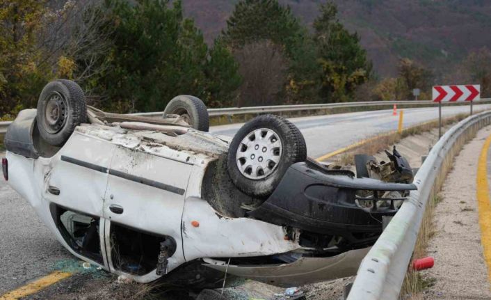 Takla atan otomobil alev aldı: 2 yaralı
