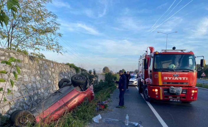 Takla atan otomobilde 2 kişi yaralandı