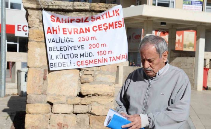 Tarihi çeşme için vatandaştan tek kişilik eylem