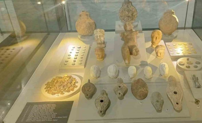 Tarihi eser kaçakçılığına dikkat çeken sergi ziyaretçilerini ağırlıyor