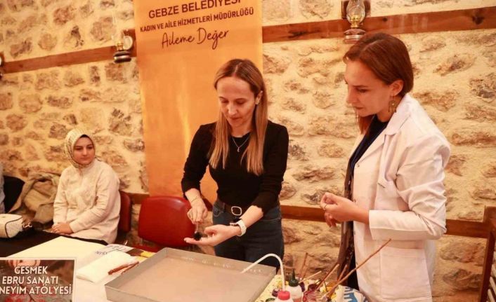 Tarihi mekanda "ebru" etkinliği