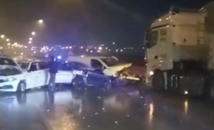 Tarsus-Adana-Gaziantep Otoyolu’nda 12 aracın karıştığı zincirleme kaza: 13 yaralı