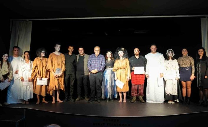 Tarsuslu genç oyuncular modern macbeth uyarlamasıyla sahne aldı