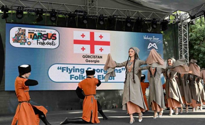 Tarsus’u karnaval kentine dönüştüren ’4. Uluslararası Tarsus Festivali’ başladı