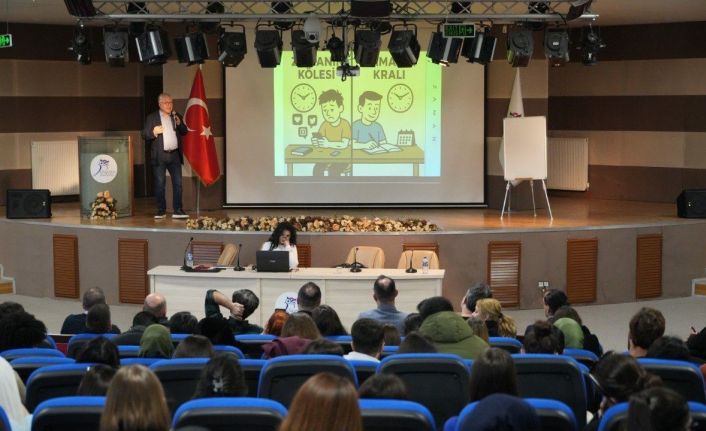 Tayfun Öneş, KBÜ öğrencilerine mesleki tecrübelerini aktardı