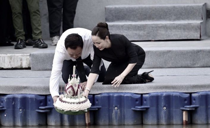 Tayland’da Yüzen Fener Festivali