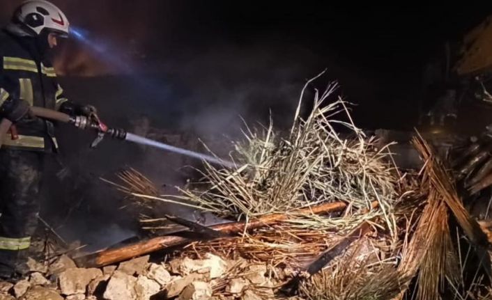 Tek katlı evdeki yangın korkuttu