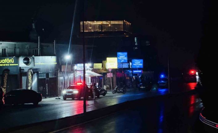 Tekel bayisine ateş açıldı, yan işletmedeki garson vuruldu