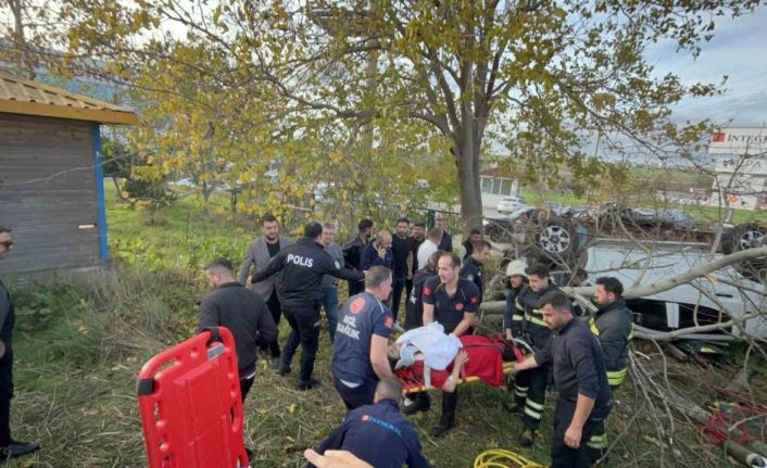 Tekirdağ’da yolcu minibüsü ile çarpışan pikap takla attı: 2 yaralı