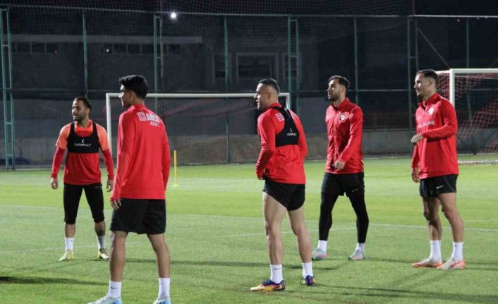 Teknik Direktör Hüseyin Eroğlu yeni takımıyla ilk antrenmanına çıktı