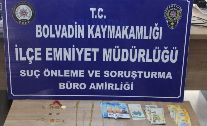 Ticari taksiyle geldikleri ilçede 2 milyon TL’lik dolandırıcılık yaptılar