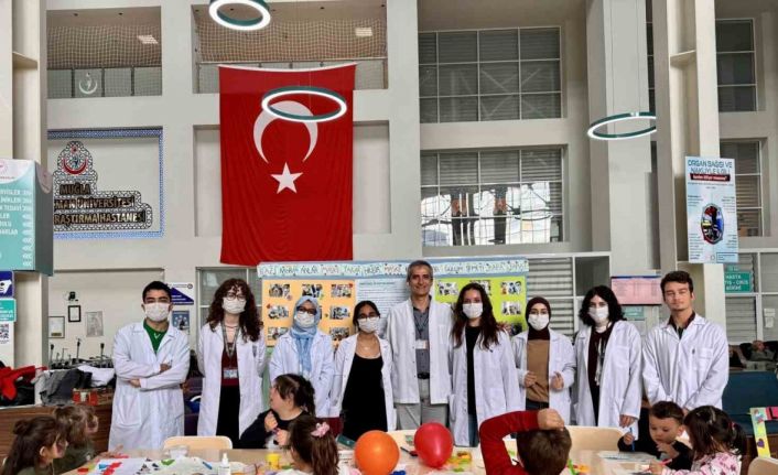 Tıp Fakültesi öğrencileri ’lösemili’ çocuklara dikkat çekti