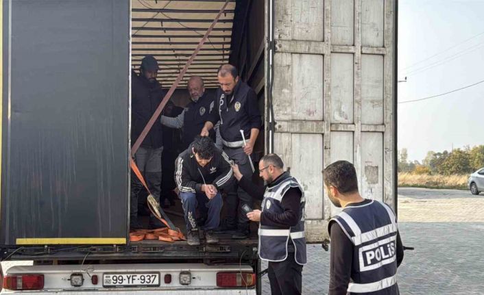 Tır dorsesine gizlenen 11 kaçak göçmen yakalandı
