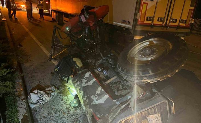 Tır ile traktörün çarpıştığı kazada karı koca hayatını kaybetti