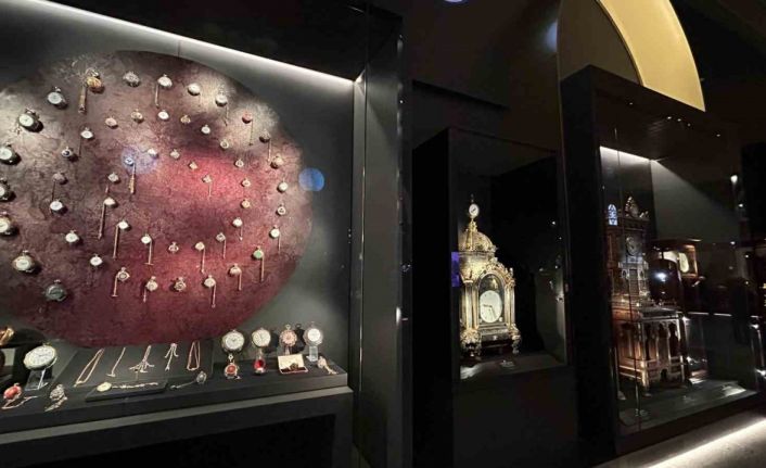 Topkapı Sarayı’nın dünyaca ünlü saat koleksiyonunun kapıları vatandaşların ziyaretine açıldı