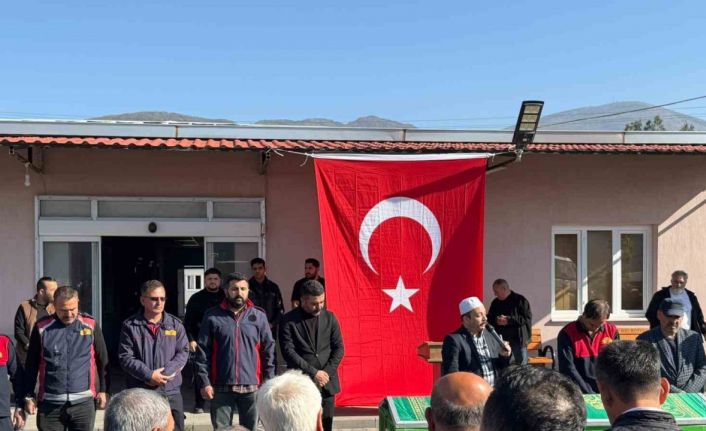Trafik kazasında hayatını kaybeden itfaiye eri Koçtaş için tören düzenlendi