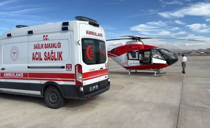 Trafik kazasında yaralanan şahıs ambulans helikopter ile Van’a getirildi