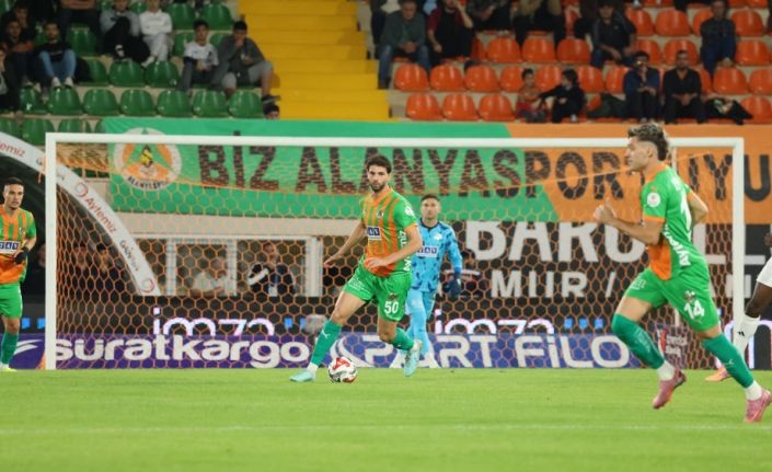 Trendyol Süper Lig: Alanyaspor: 0 - Gaziantep FK: 0 (İlk yarı)