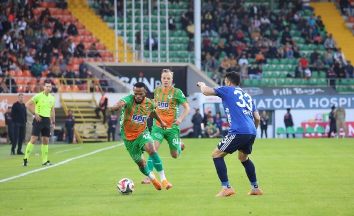 Trendyol Süper Lig: Alanyaspor: 1 - Kasımpaşa: 0 (İlk yarı)