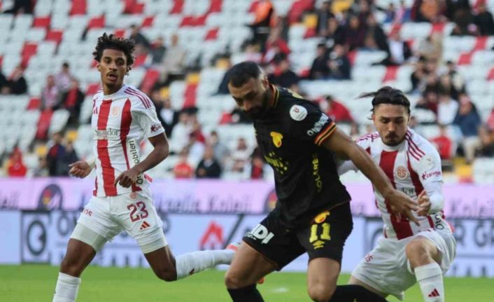 Trendyol Süper Lig: Antalyaspor: 1 - Göztepe: 0 (İlk yarı)