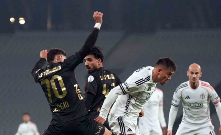 Trendyol Süper Lig: Fatih Karagümrük: 0 - Beşiktaş: 1 (İlk yarı)