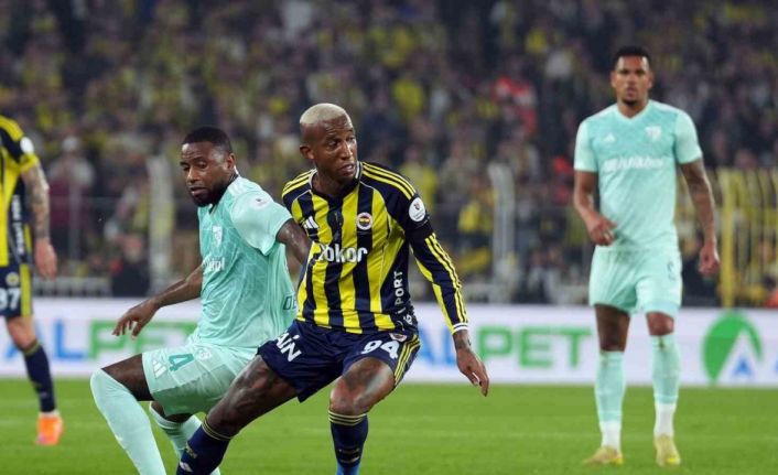 Trendyol Süper Lig: Fenerbahçe: 2 - Kayserispor: 0 (İlk yarı)