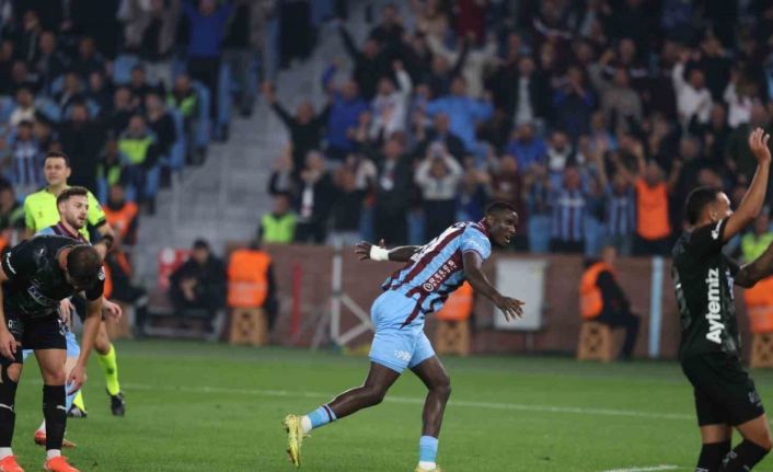 Trendyol Süper Lig: Trabzonspor: 1 - Alanyaspor: 0 (İlk yarı)
