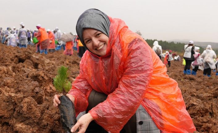 TÜRGEV’li gençler Milli Ağaçlandırma Günü’nde Yeşil Vatan için kenetlendi